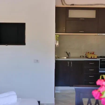 Ervin First Floor Pensjonat Ksamil