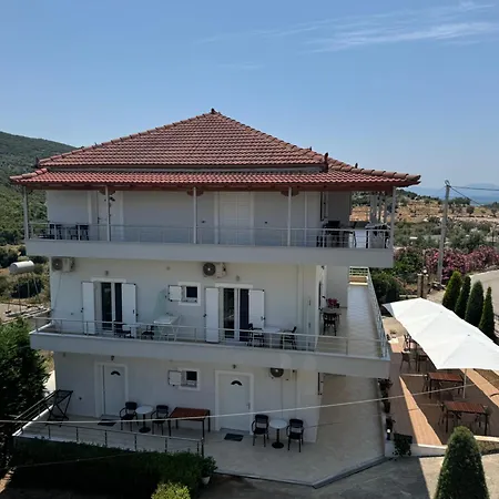 Ervin First Floor בית הארחה 3*