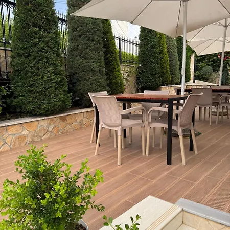 Ervin First Floor Affittacamere Ksamil
